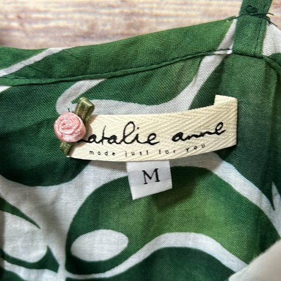 Natalie Anne Tiered Hawaiian Print Dress Size Medium NWT Gauzy Cotton G2 - Picture 5 of 8